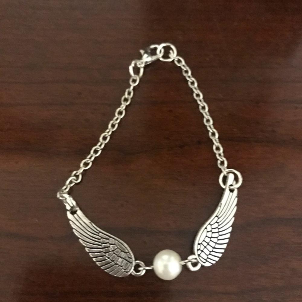 Silver bracelet pearl angel wings